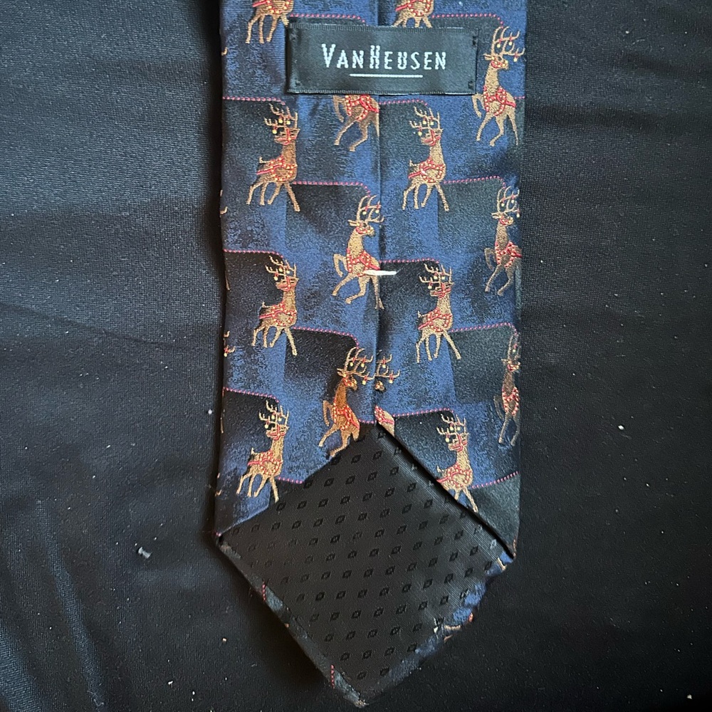 Van Heusen Men’s Holiday Tie – Reindeer Print